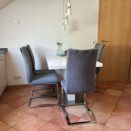 Апартаменты Terrasse, Grill Und Platz Fuer Bis Zu 9 Gaeste Форххайм